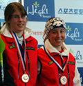 Anna Cohí y Raquel garcía recogen el bronce.